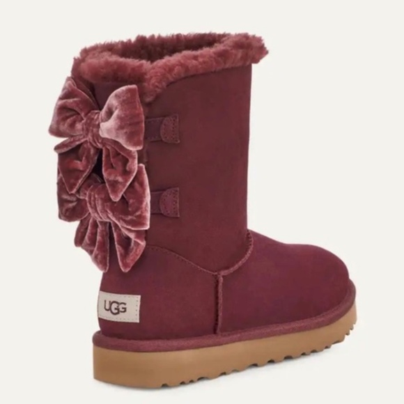 UGG WOMEN'S BAILEY BOW CRUSHED VELVET SHEEPSKIN WINE GRAPE WINTER BOOTS NWOT - Picture 1 of 4